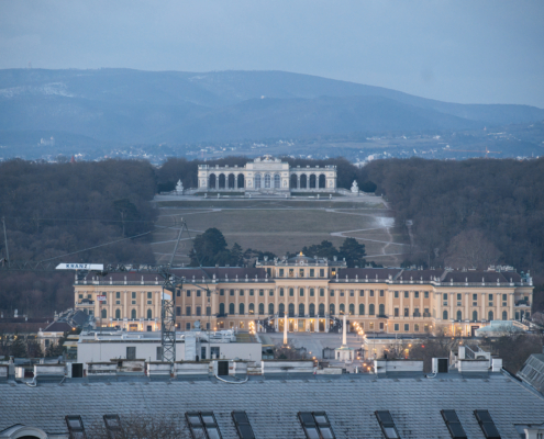 Schloss Schönbrunn mit Gloriette bei Morgenstunde