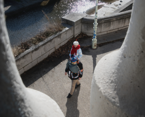 Ältere Personen im Stadtpark
