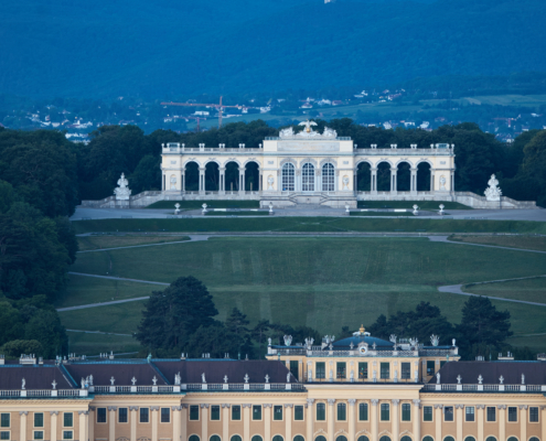 DSC_23158 - NIKON Z50_2 - 267mm - 1_2s - f_5,3 - ISO-110 Wien bei Morgen - Gloriette