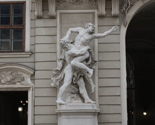 Gerahmte Statue bei "in der Burg"