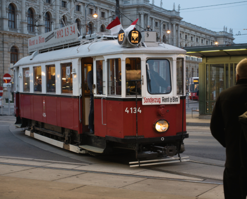 VEF-Staßenbahn in der Kurve
